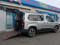 Grau Neu 2025 Peugeot Rifter GT Van / Kleinbus | 41.850 €