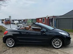 Schwarz Gebraucht 2007 Peugeot 207 CC Cabrio | 3.350 € (Teuer)