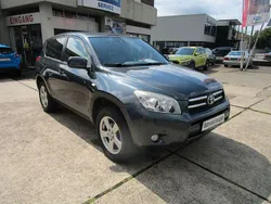 Grau Gebraucht 2008 Toyota RAV4 Travel SUV | 9.900 € (Etwas zu teuer)