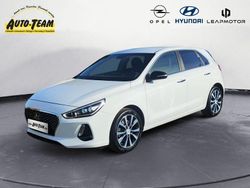 Weiß Gebraucht 2017 Hyundai i30 Intro Edition Limousine | 13.990 € (Fairer Preis)