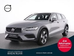 Grau vapour grey / metallic Gebraucht 2023 Volvo V60 CC Plus Kombi | 36.490 € (Guter Preis)