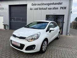 Weiß Gebraucht 2014 Kia Rio DREAM-TEAM Edition Limousine | 5.900 €