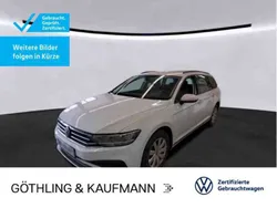 Gletscherweiß metallic Gebraucht 2023 VW Passat Basis Kombi | 27.960 € (Guter Preis)