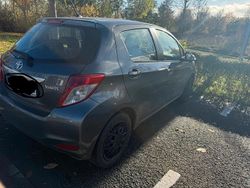 Grau Gebraucht 2011 Toyota Yaris Limousine | 5.999 € (Fairer Preis)