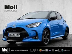 Neptune blue/ black Gebraucht 2024 Toyota Yaris Hybrid Edition Limousine | 26.480 € (Fairer Preis)
