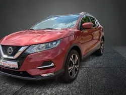 Rot (metallic) Gebraucht 2020 Nissan Qashqai SUV | 15.890 € (Fairer Preis)