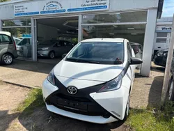 Weiß Gebraucht 2017 Toyota Aygo Kleinwagen | 6.990 € (Fairer Preis)
