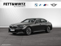 Sophistograu brillanteffekt Gebraucht 2024 BMW 530e M Sport Limousine | 60.483 €