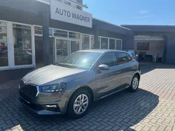 Grau Gebraucht 2024 Skoda Fabia Selection Limousine | 19.990 € (Fairer Preis)