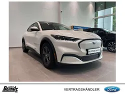 Weiß Gebraucht 2022 Ford Mustang Mach-E SUV | 40.950 € (Teuer)