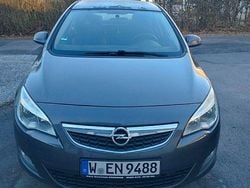 Grau Gebraucht 2010 Opel Astra Limousine | 2.349 € (Guter Preis)