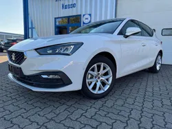 Weiß Gebraucht 2024 Seat Leon Limousine | 20.999 € (Fairer Preis)