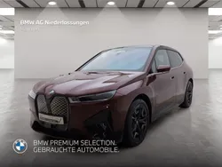 Rot Gebraucht 2024 BMW iX Sport Line SUV | 90.907 € (Fairer Preis)
