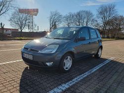 Grün Gebraucht 2002 Ford Fiesta Ghia Kleinwagen | 1.800 € (Etwas zu teuer)