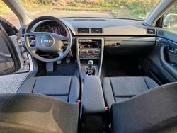 Grau Gebraucht 2001 Audi A4 Kombi | 950 €