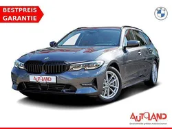 Grau Gebraucht 2020 BMW 330 Sport Line Kombi | 34.990 € (Fairer Preis)