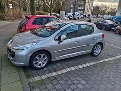 Silber Gebraucht 2009 Peugeot 207 Limousine | 3.100 € (Fairer Preis)