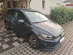 Grau Gebraucht 2018 VW Golf Sportsvan Join Van / Kleinbus | 15.000 € (Fairer Preis)