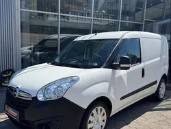 Weiß Gebraucht 2018 Opel Combo Van / Kleinbus | 9.780 € (Fairer Preis)