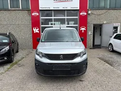 Grau Gebraucht 2020 Peugeot Partner Premium Van / Kleinbus | 9.401 € (Superpreis)