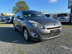 Grau Gebraucht 2010 Renault Scénic III Dynamique Van / Kleinbus | 2.290 € (Fairer Preis)