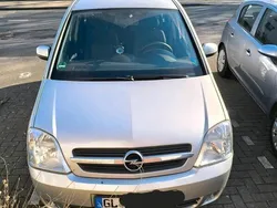 Grau Gebraucht 2003 Opel Meriva Van / Kleinbus | 1.400 €