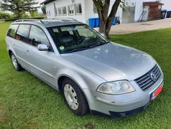 Grau Gebraucht 2002 VW Passat Basis Limousine | 1.950 € (Fairer Preis)
