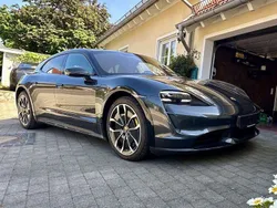 Volcano grey metallic Gebraucht 2021 Porsche Taycan Limousine | 89.990 €