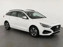 Weiss Gebraucht 2024 Hyundai i30 Style Kombi | 22.349 € (Fairer Preis)