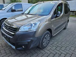Beige Gebraucht 2017 Peugeot Partner Tepee Van / Kleinbus | 6.800 € (Guter Preis)