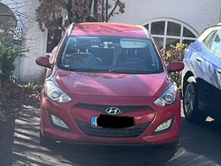 Rot Gebraucht 2013 Hyundai i30 Classic Kombi | 3.299 € (Fairer Preis)