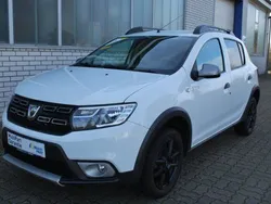 Weiß Gebraucht 2014 Dacia Sandero Stepway Kleinwagen | 11.990 €