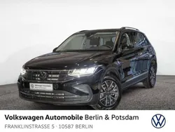 Deep black perleffekt Gebraucht 2023 VW Tiguan Life SUV | 27.833 € (Superpreis)