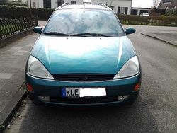 Grün metallic Gebraucht 1999 Ford Focus Ghia Kombi | 1.700 €