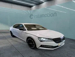 Weiß Gebraucht 2021 Skoda Superb SportLine Limousine | 35.690 € (Fairer Preis)