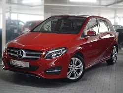 Rot Gebraucht 2015 Mercedes B200 Urban Van / Kleinbus | 14.990 € (Fairer Preis)