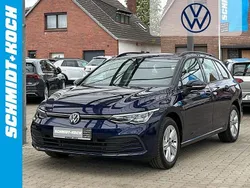 Blau Gebraucht 2023 VW Golf VIII Life Kombi | 24.880 € (Etwas zu teuer)