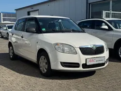 Weiß Gebraucht 2009 Skoda Fabia Classic Limousine | 990 € (Guter Preis)