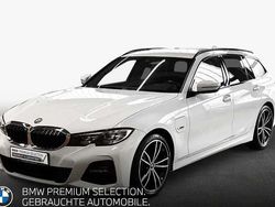 Weiß Gebraucht 2022 BMW 320e M Sport Kombi | 27.990 € (Guter Preis)
