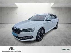 Weiß Gebraucht 2023 Skoda Superb Style Kombi | 35.770 € (Guter Preis)