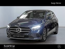 Blau Gebraucht 2022 Mercedes 200 Limousine | 25.900 € (Guter Preis)