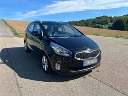 Schwarz Gebraucht 2014 Kia Carens Van / Kleinbus | 6.299 € (Fairer Preis)
