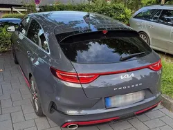 Grau Gebraucht 2023 Kia ProCeed Kleinwagen | 27.750 € (Fairer Preis)