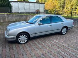 Silber Gebraucht 1997 Mercedes E280 Limousine | 3.399 € (Superpreis)