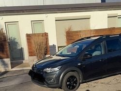 Grau Gebraucht 2022 Dacia Jogger Extreme Van / Kleinbus | 16.499 € (Guter Preis)