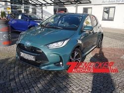Grün Neu 2025 Toyota Yaris Hybrid Limousine | 24.990 € (Fairer Preis)