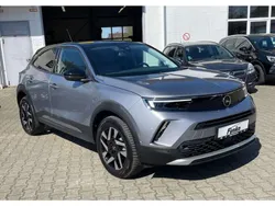 Kontrast grau/quarz silber Gebraucht 2022 Opel Mokka Elegance SUV | 21.990 € (Fairer Preis)