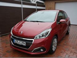 Rot Gebraucht 2017 Peugeot 208 Style Kleinwagen | 6.500 € (Fairer Preis)