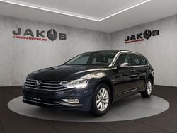Grau Gebraucht 2023 VW Passat Business Kombi | 23.900 € (Fairer Preis)