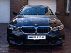 Schwarz Gebraucht 2020 BMW 320 Sport Line Kombi | 24.900 € (Fairer Preis)